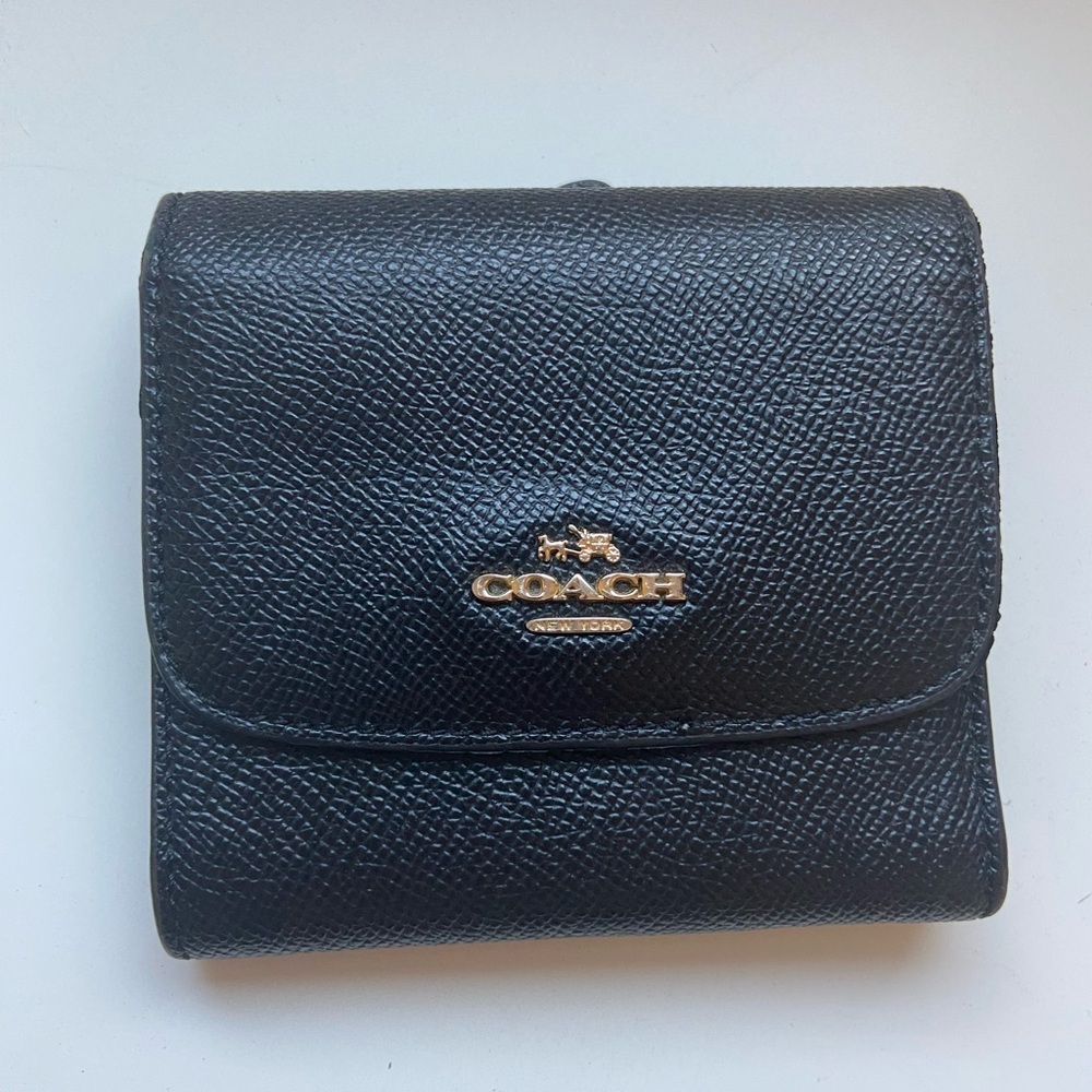 Authentic Coach Trifold Wallet in Black Pebble Leather Gold Hardware